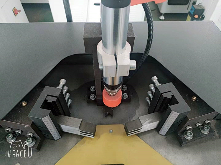 Aluminum door and window sinking digital blade single head angle assembly machine