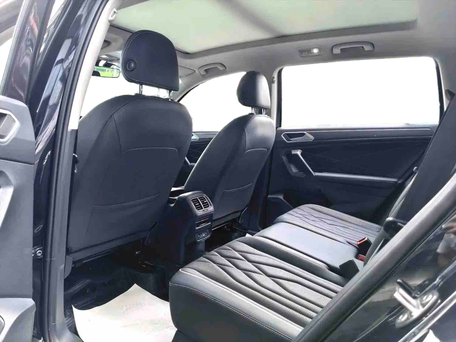 Volkswagen Tiguan L2022 LR Line 2.0TSI 330TSI 2WD R-Line Enjoyment Edition Automatic Transmission