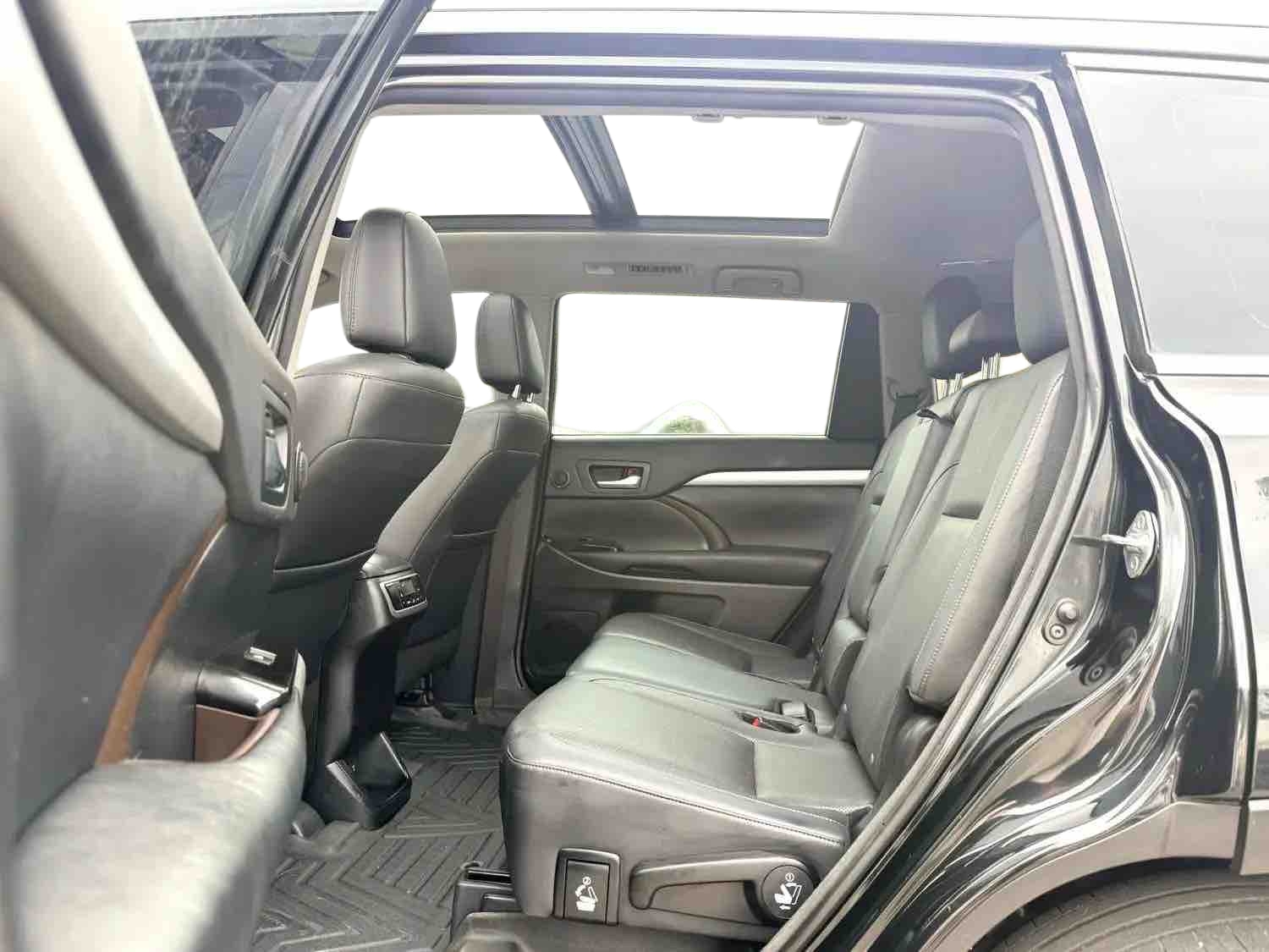Toyota Highlander 2019 Toyota Highlander 2.0T 4WD Prestige Edition 7-seater automatic transmission