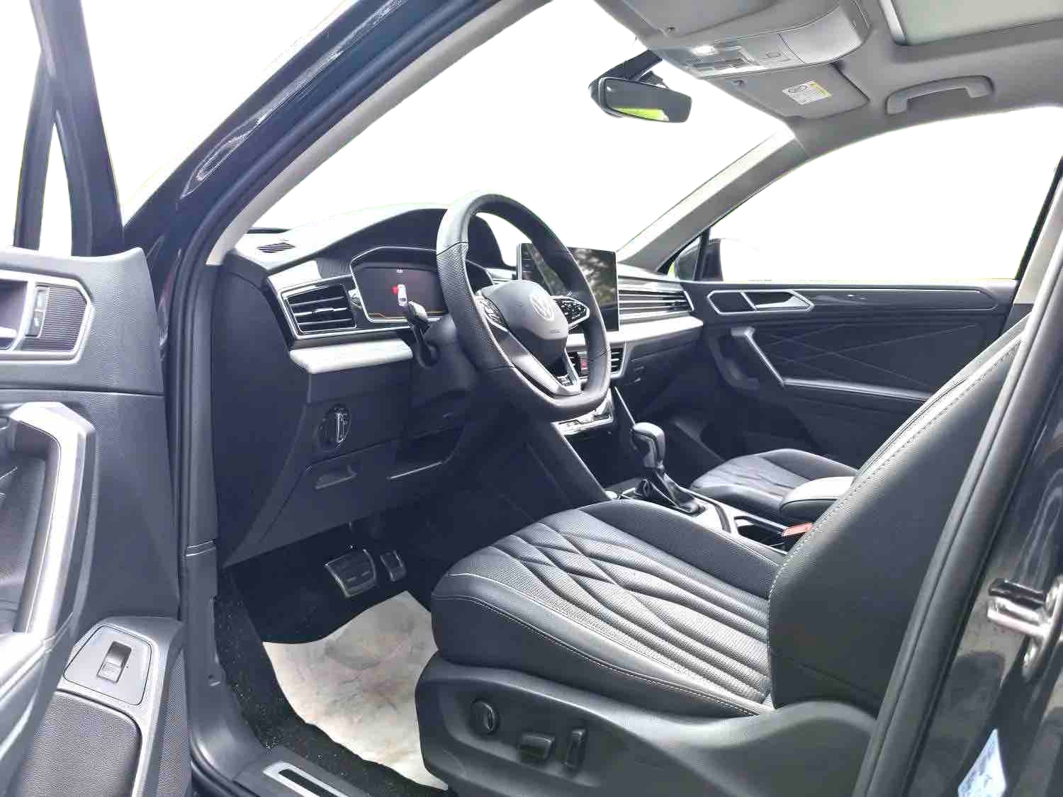Volkswagen Tiguan L2022 LR Line 2.0TSI 330TSI 2WD R-Line Enjoyment Edition Automatic Transmission