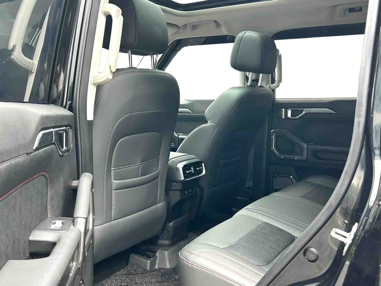 Jetour 2023 Traveler 1.5T 2WD Discovery PRO Automatic Transmission