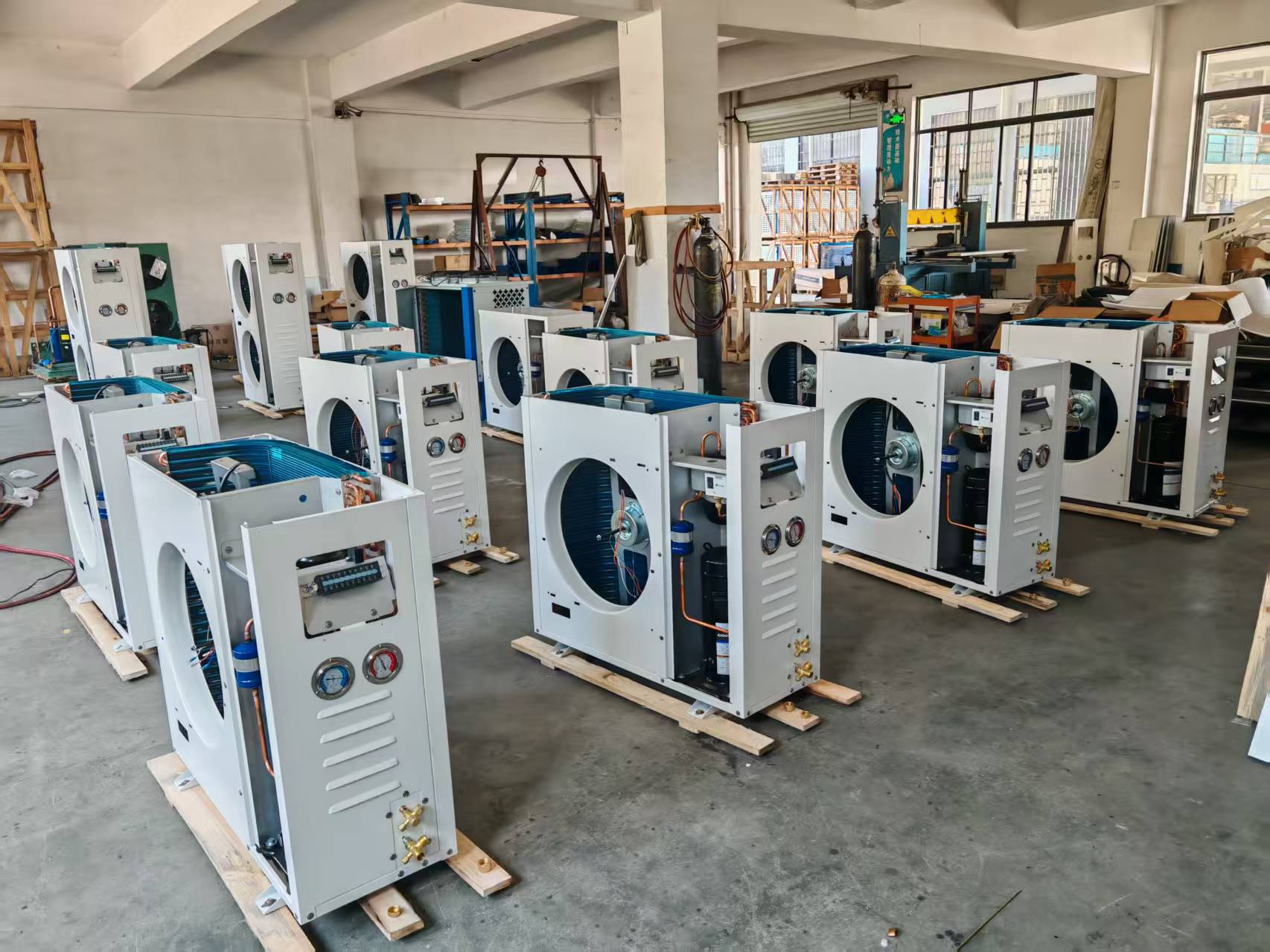 Unidad de condensación tipo L de 5-6 HP con gabinete