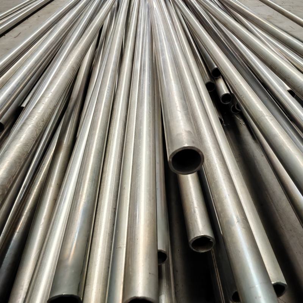 Stainless steel fluid pipe