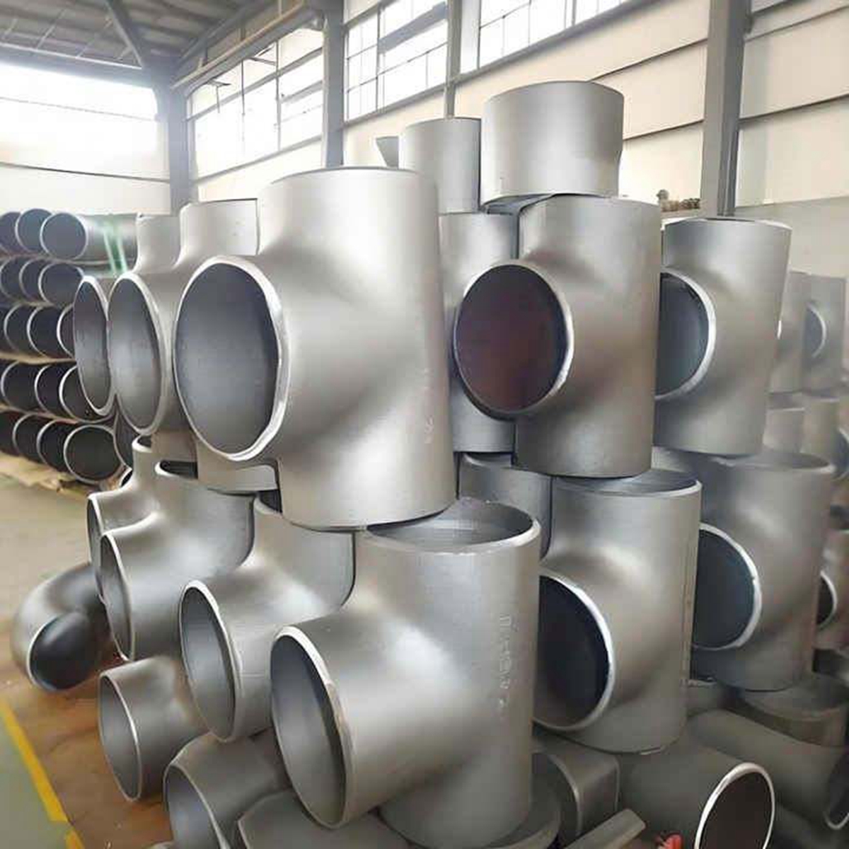 Equal-diameter three-way fitting