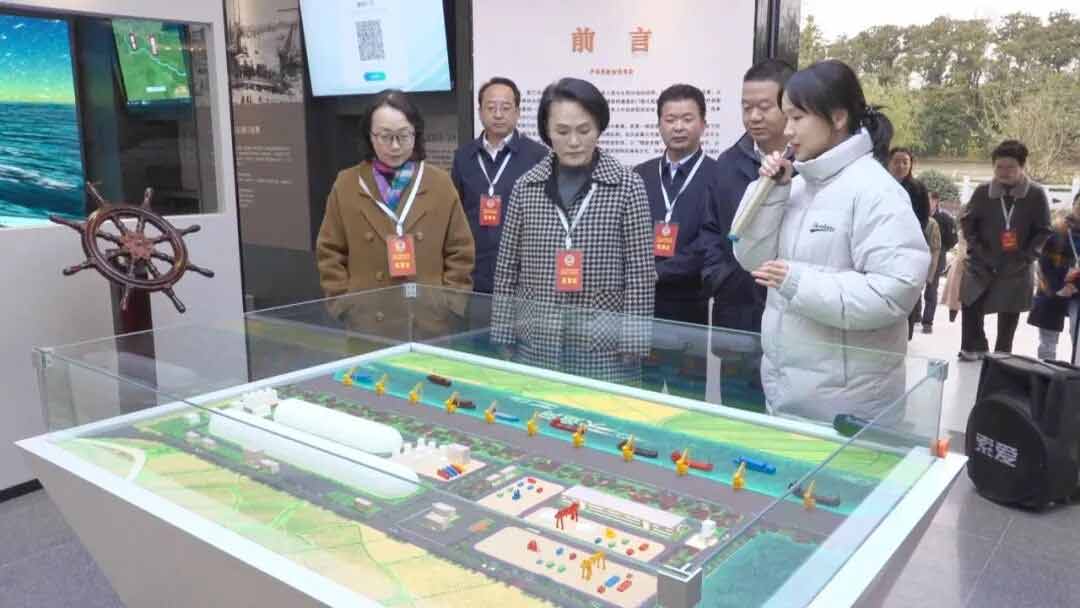 铭人创意集装箱中标扬州宝应莲花市集，31箱68店30天交付，2026年写入政府工作报告