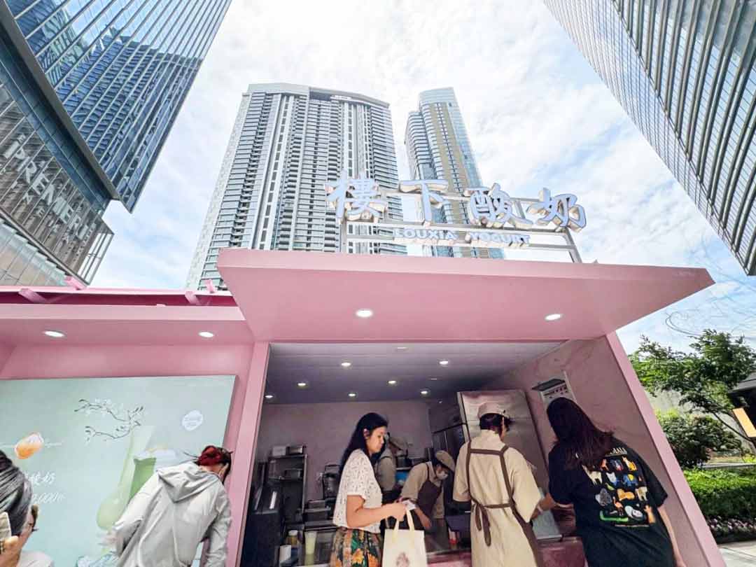 无锡恒隆广场楼下酸奶粉色快闪店是谁做的？28平集装箱，工厂20天做好一晚装完