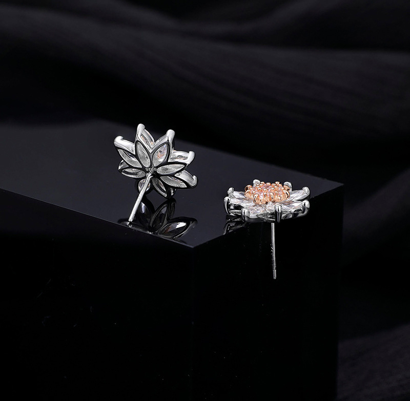 Snowflake Full Pavé Ear Studs | Niche Premium Quiet Luxury European Style