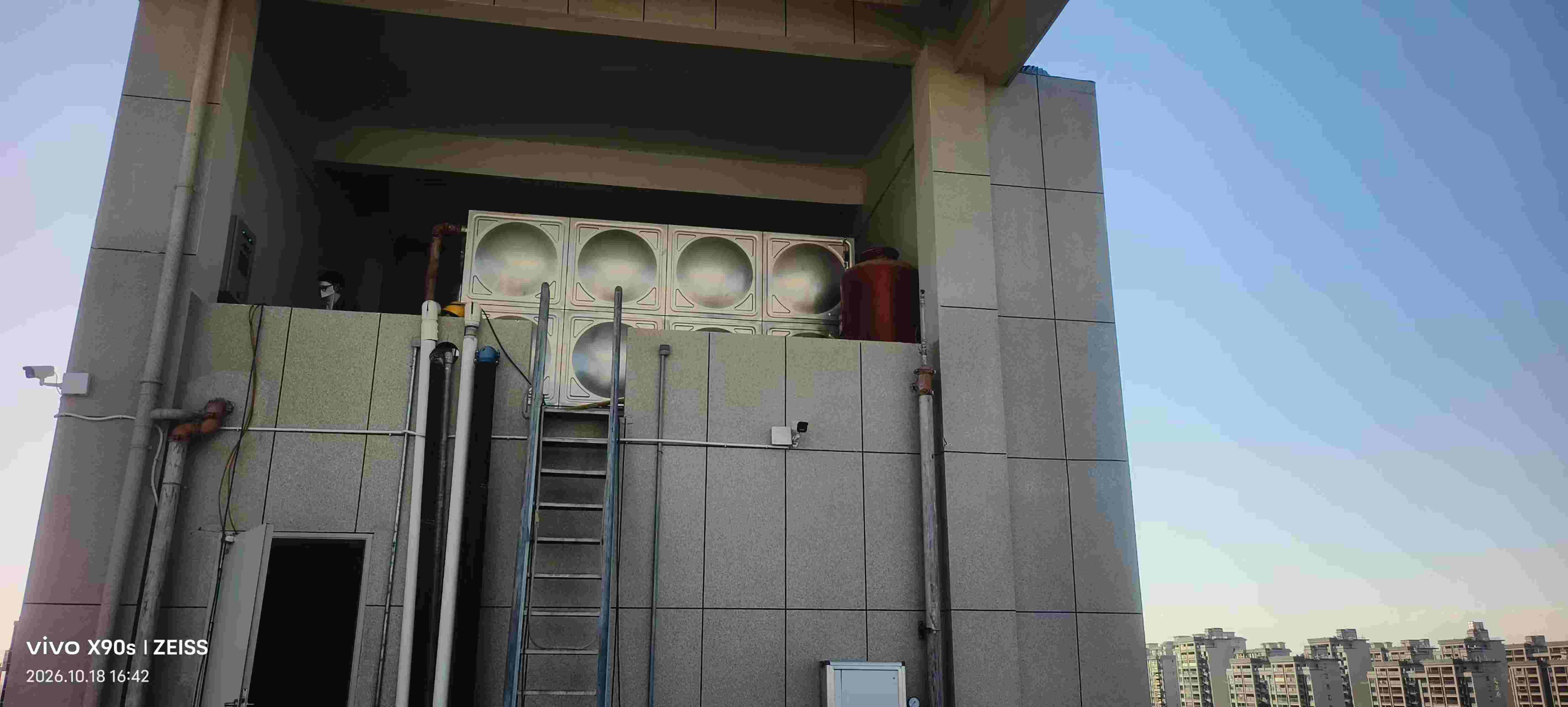 文清国际交流中心楼顶水箱3