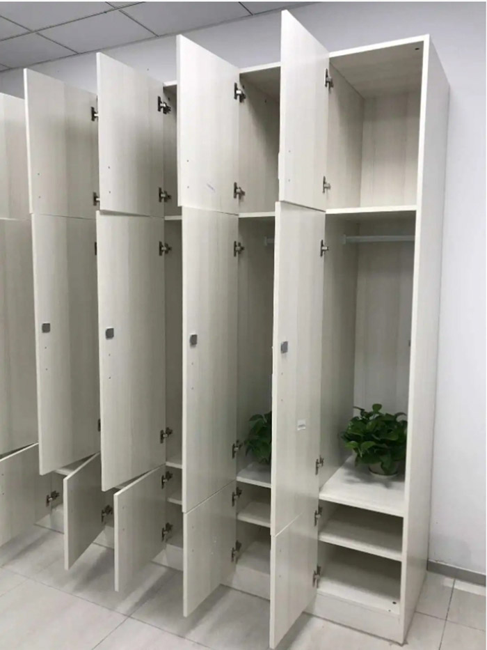 更衣柜内部