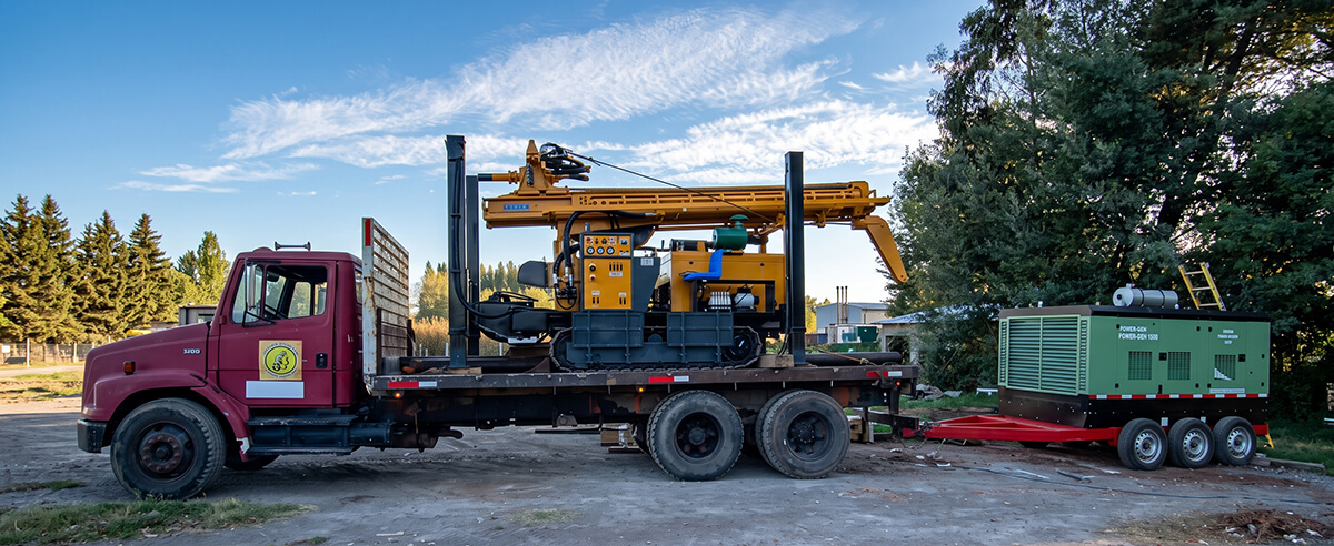 kw300-water-well-rig-truck-transport-with-air-compressor