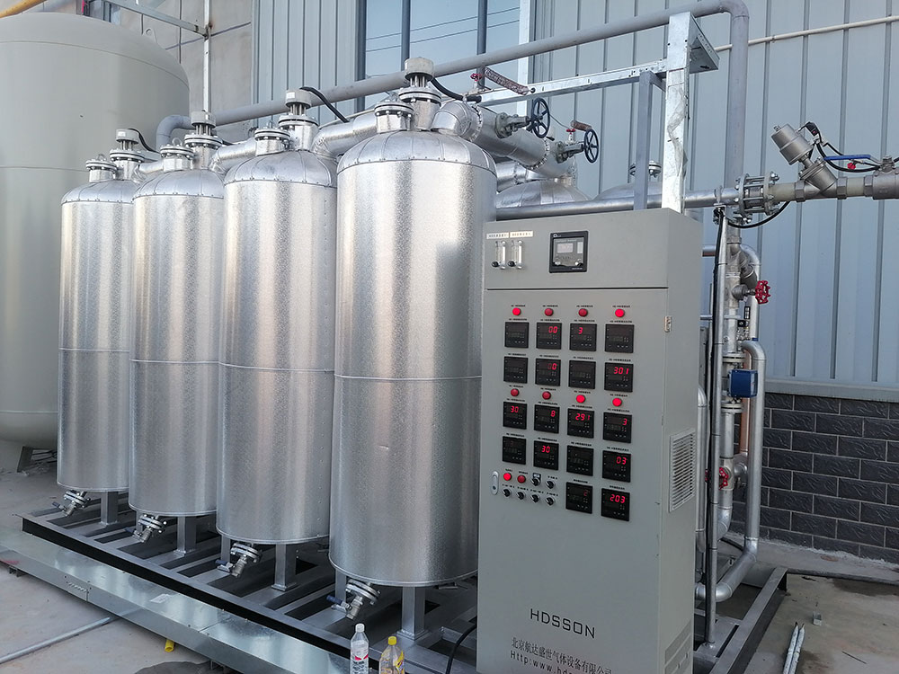 Nitrogen purification device