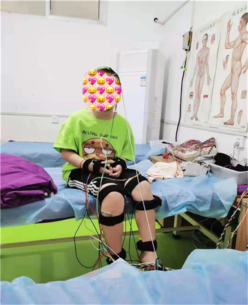 24 孩子做理疗