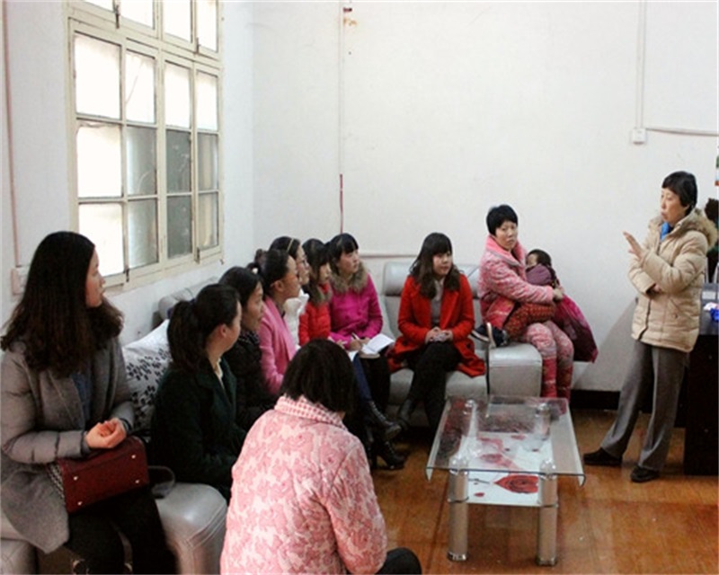 03 贾美香给教师讲解自闭症知识