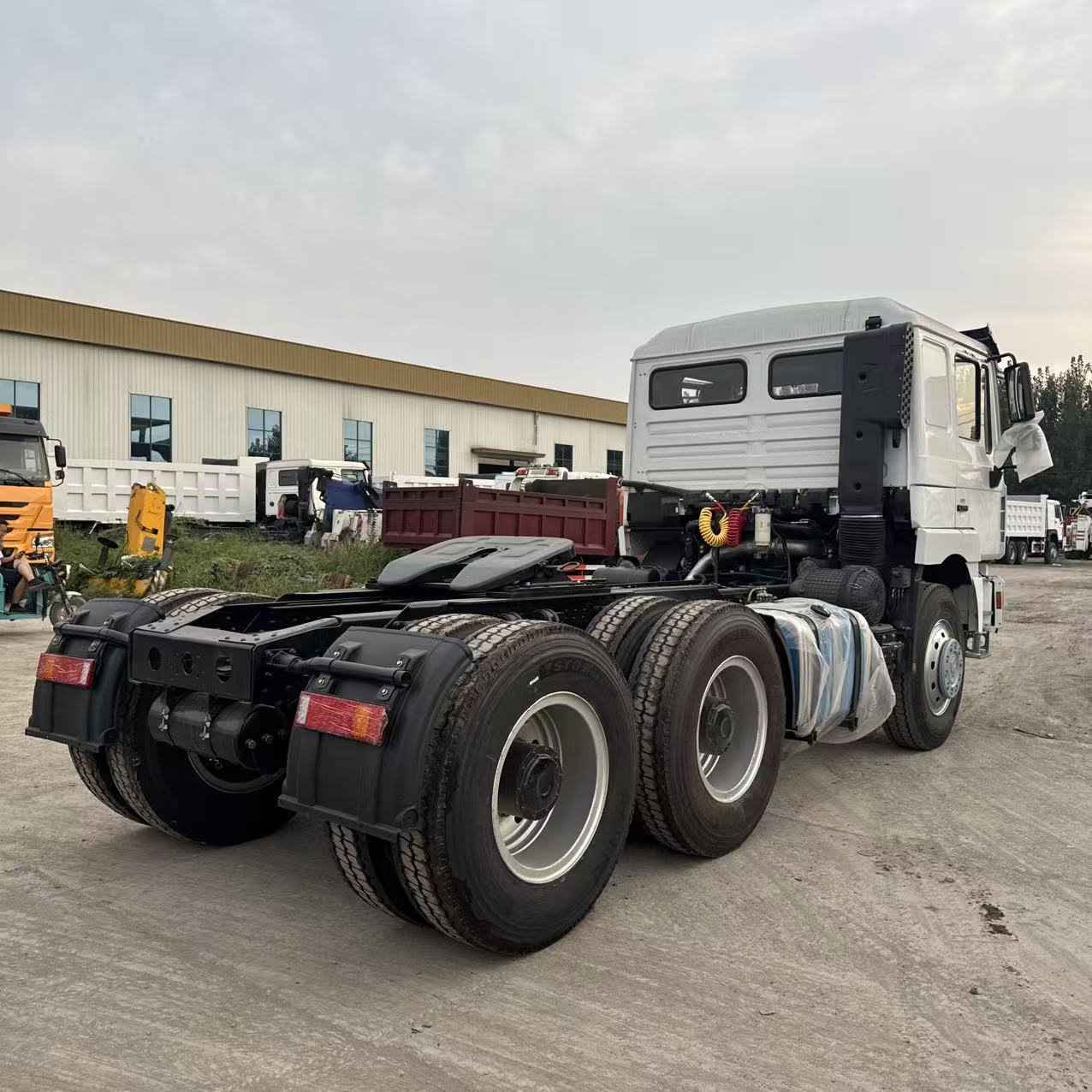 德龙f3000牵引车6X4