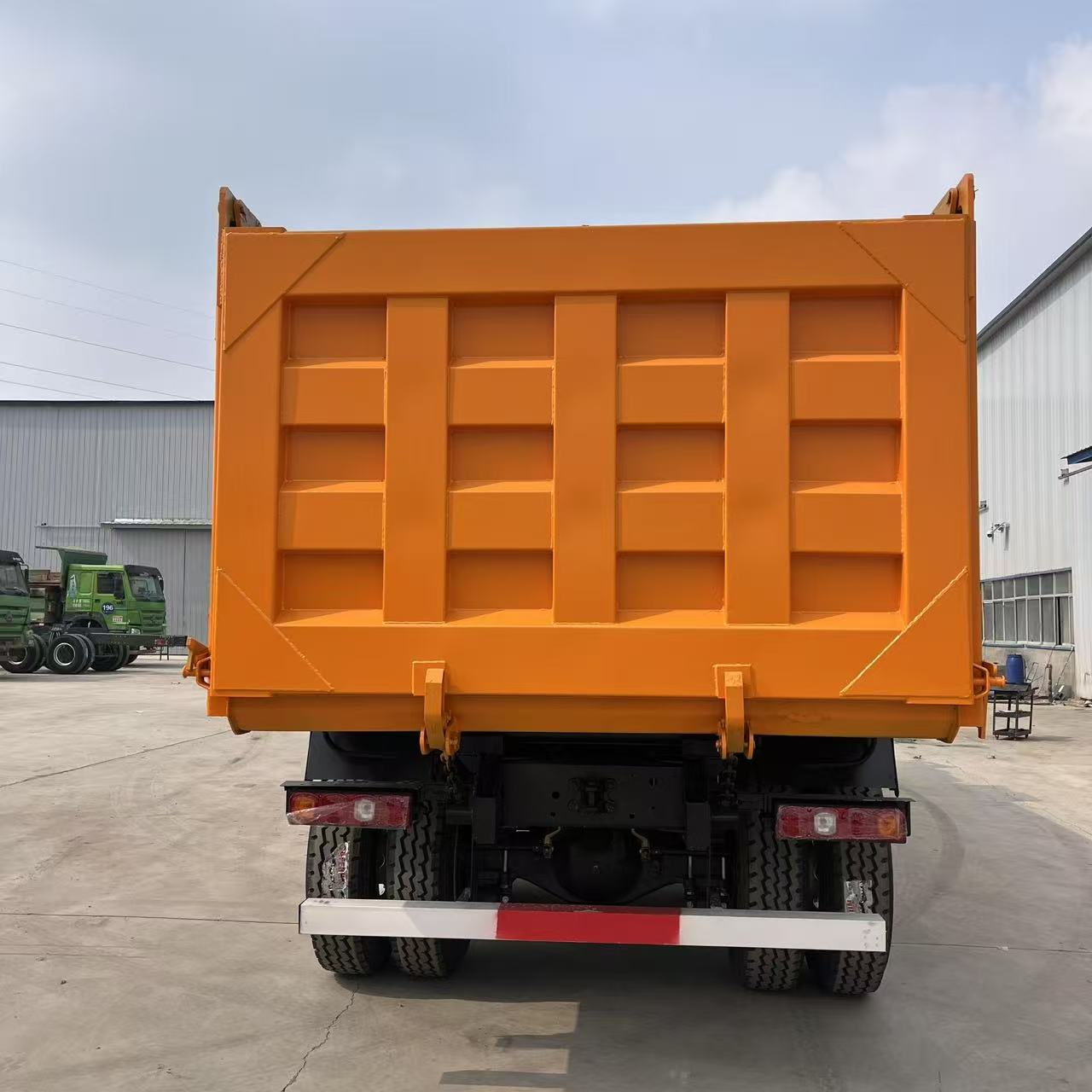 德龙f3000自卸车8X4